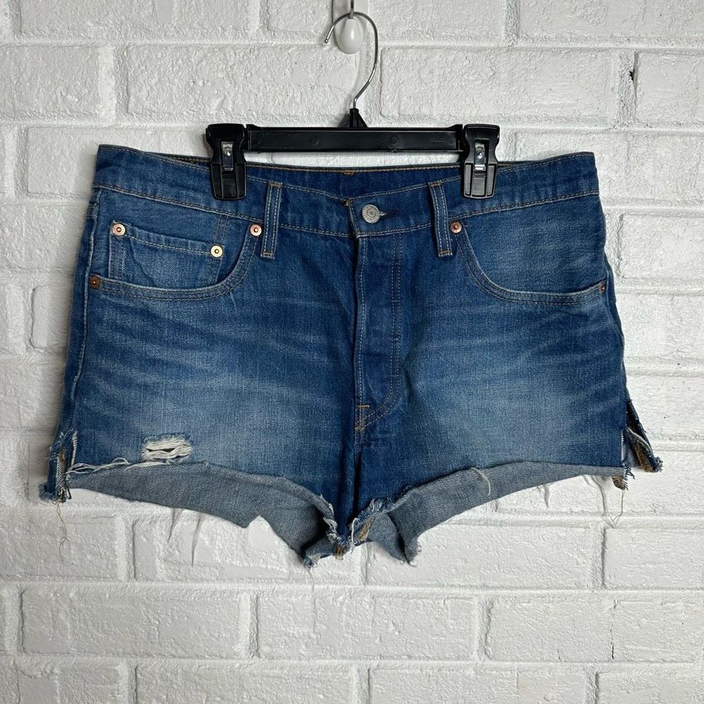 Levis Denim Cut Off Distressed Shorts Button Fly size 31‎
